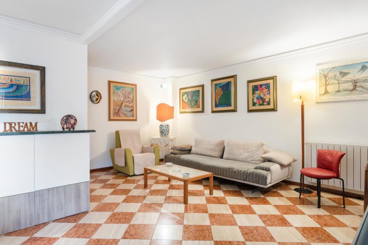 Via Etnea Cozy Apartment With Balcony 卡塔尼亚 外观 照片